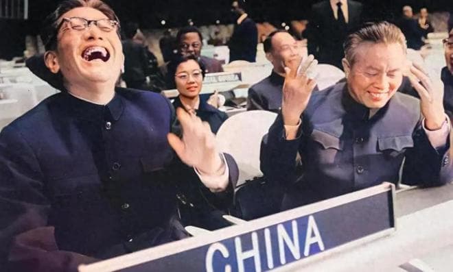 前外交部长乔冠华，为何骨灰葬回家乡被婉拒？如今他有4座墓