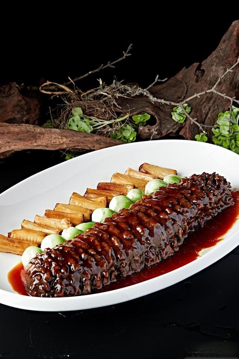 山东十大名菜：从九转大肠到葱烧海参，品味鲁菜经典