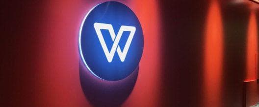 在 WPS 中实现多窗口操作的方法