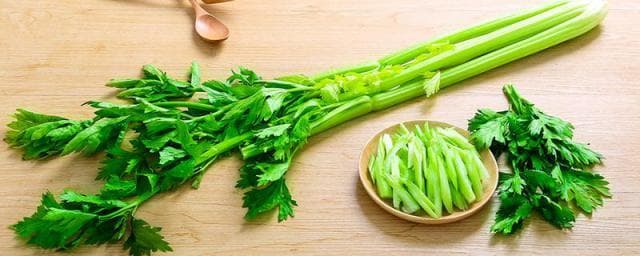 西芹汁的功效与作用禁忌 西芹汁早上还是晚上喝比较好