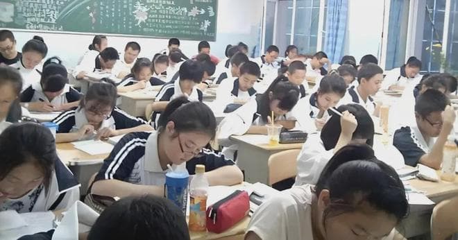 普通学校的普通班，进不了前10，几乎与高中无缘！