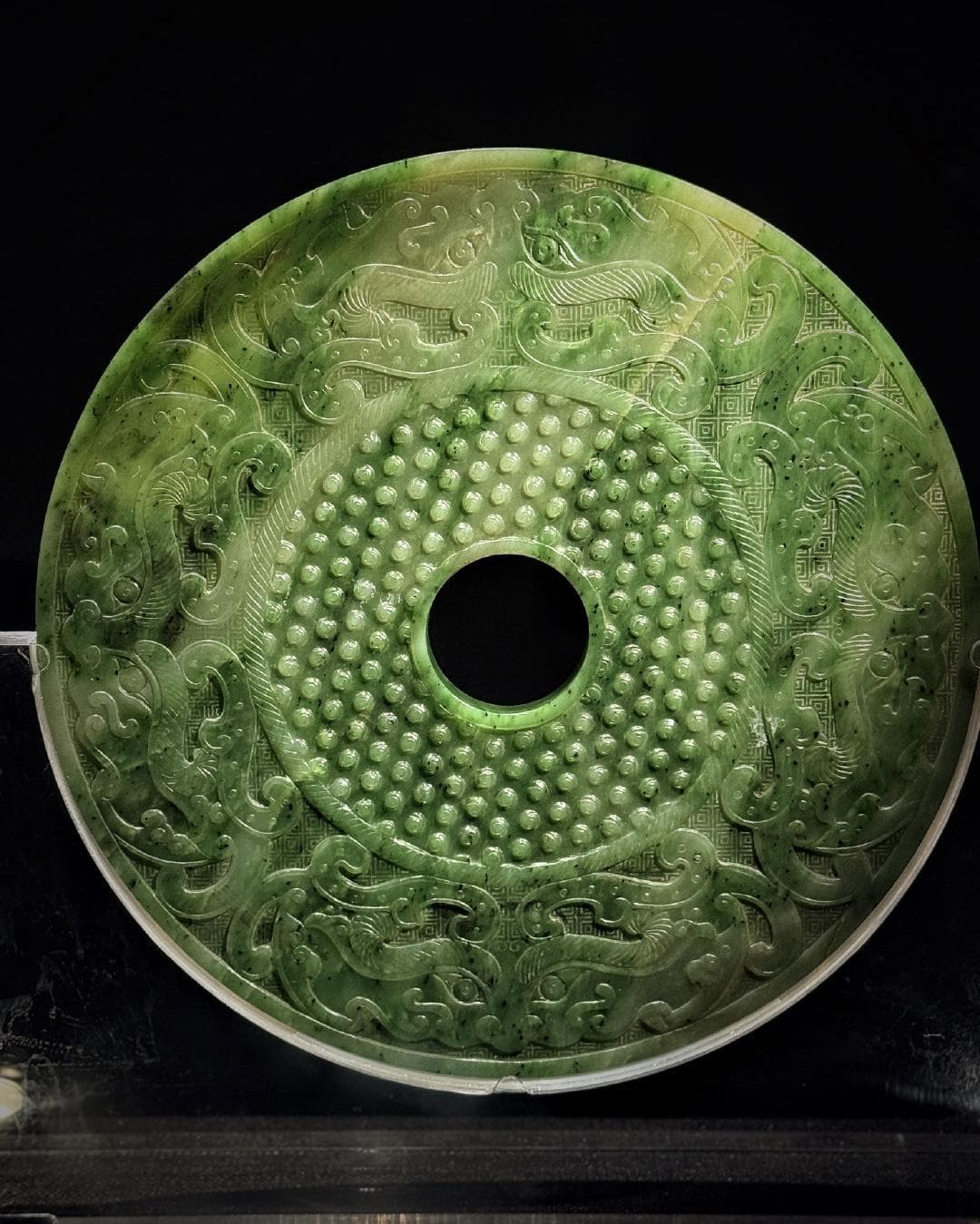 近半数展品首度展出，看清代和田玉的美玉风华