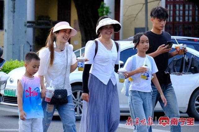 持续高温"带火"夏季消费市场 "清凉经济"活力十足