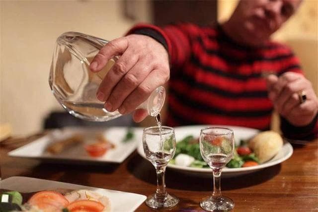 长期喝酒又坚持喝茶的人对身体有什么影响？医生说出实话
