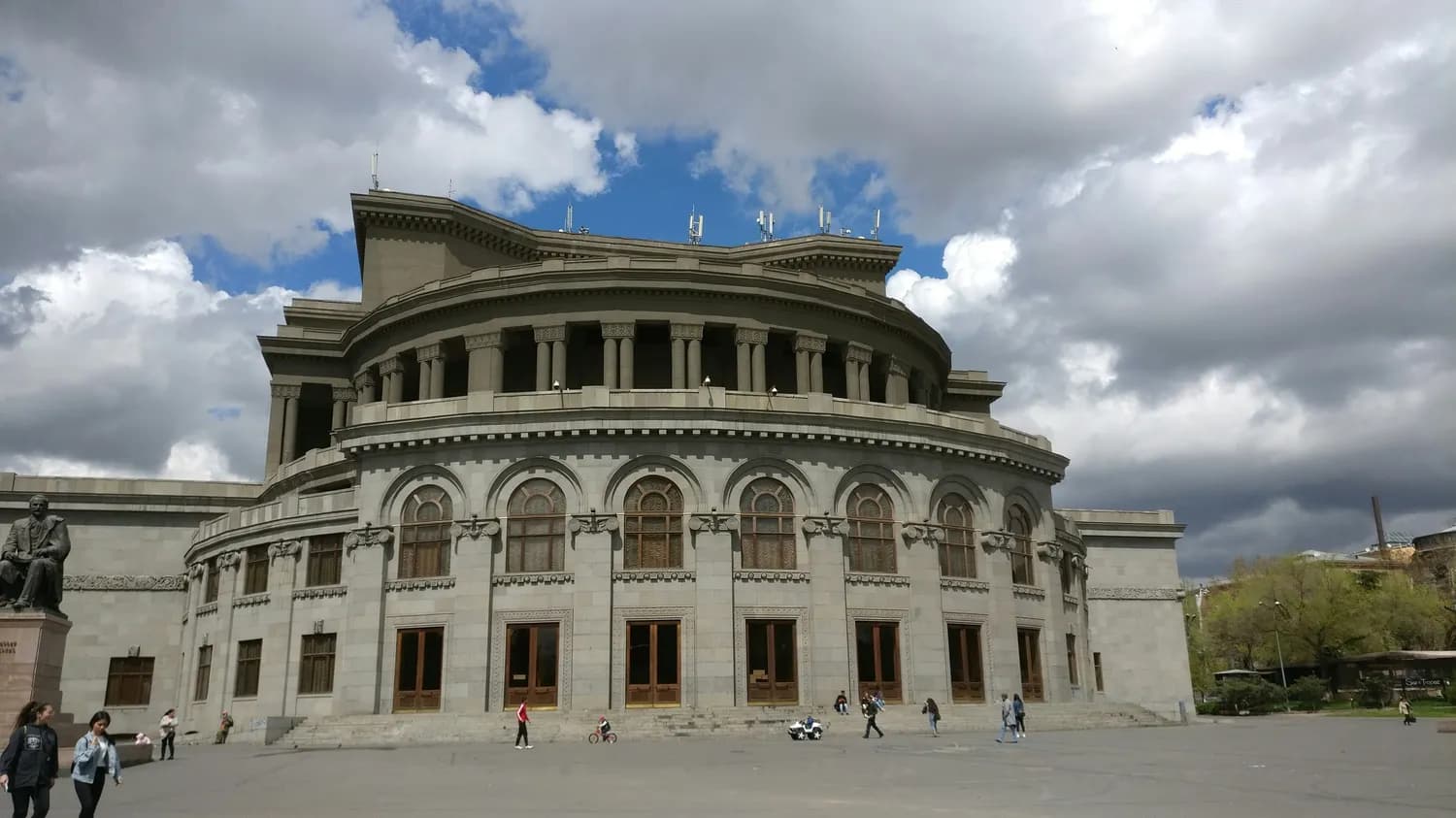 傣秀：一场穿越千年的文化盛宴