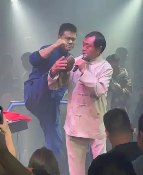 看马保国在春节做的事，就明白不讲武德的他，为何会成为道德模范