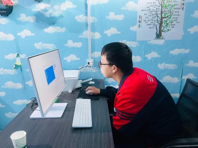 家庭环境成孩子网瘾温床？河南李锋教育建议家长先了解原因！