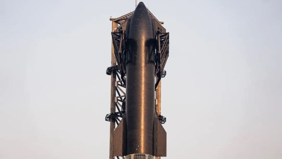 SpaceX成功发射并回收巨型星际飞船火箭，马斯克火星移民计划取得重要进展