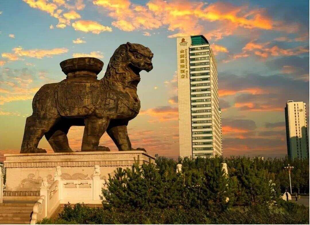 屹立千年不倒的沧州铁狮子，为何现在专家越保护越倒？