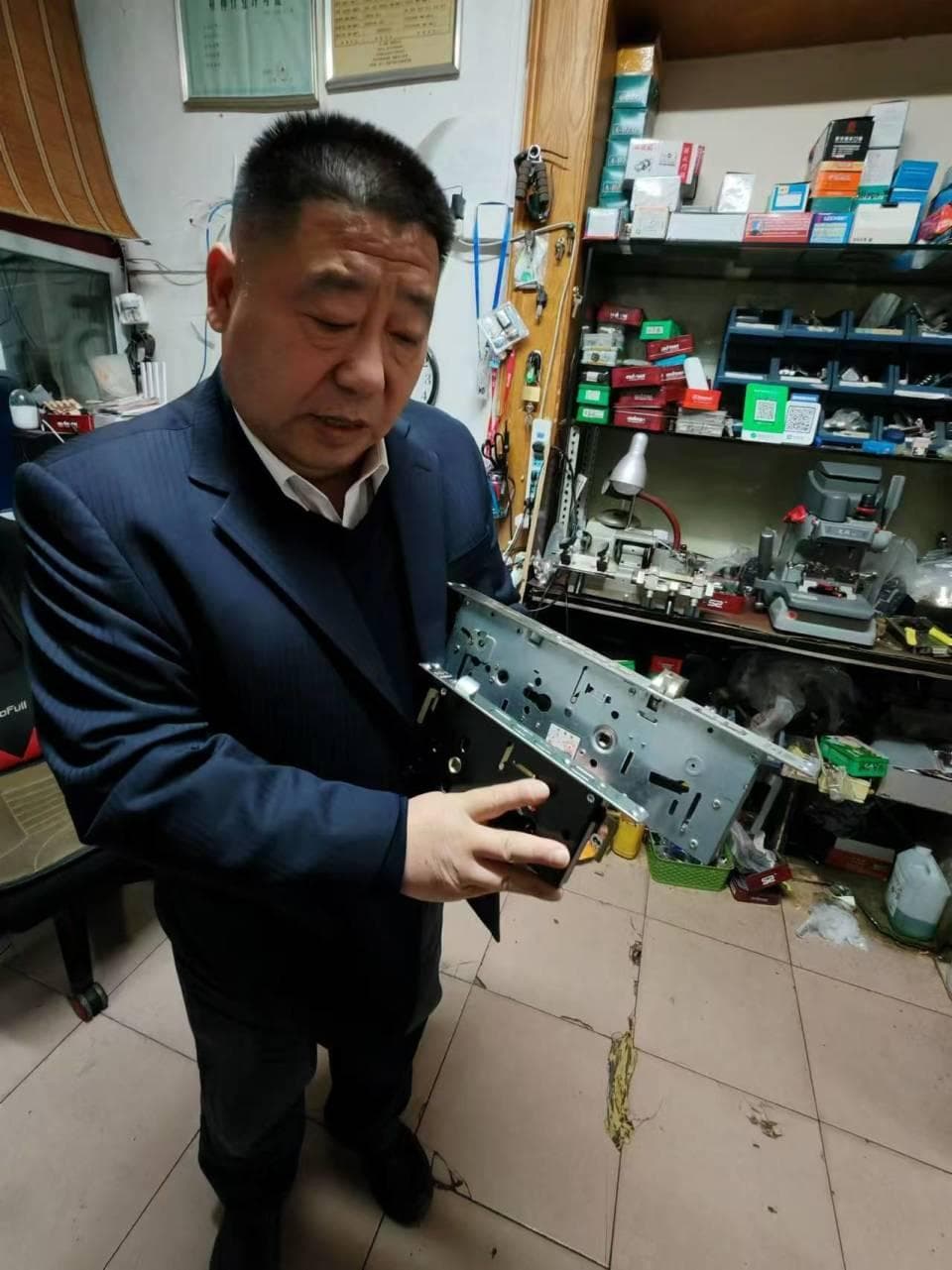 正睡觉，突然门开了！电子门锁问题出在哪儿？