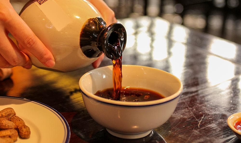 自酿葡萄酒发酸怎么办？原因分析与解决方案全攻略