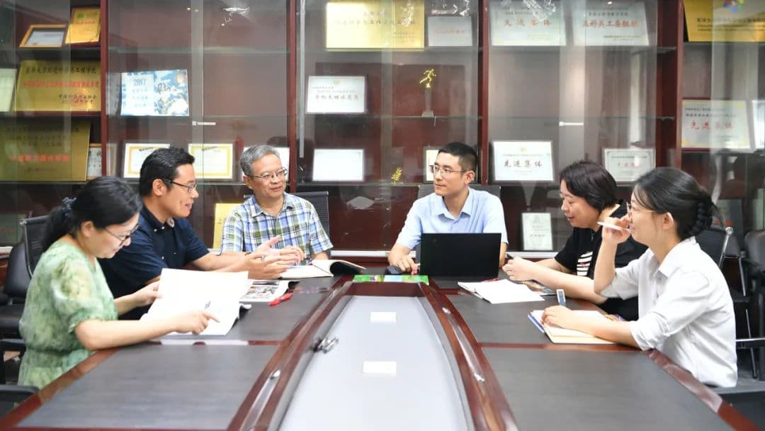 跨学科交叉、多介质交融、进阶式交互，东华这个教学团队很CITY！
