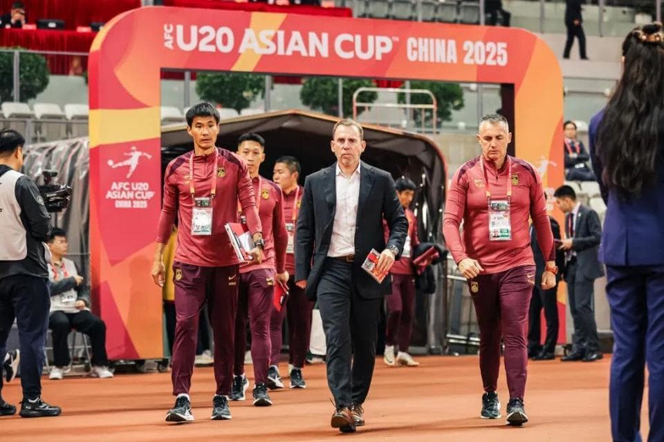专家解析国青队表现：战术创新助提前出线，体能短板需尽快解决