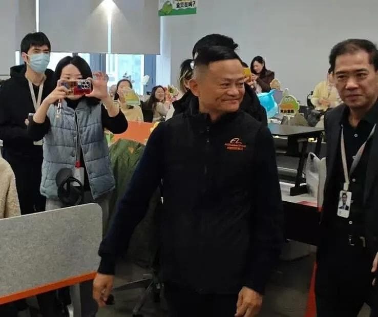 马云归来：从“隐身者”到“破局者”的三大战略跃迁