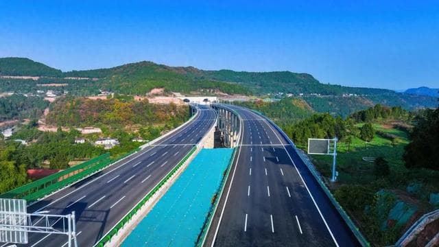 京昆高速公路成绵扩容项目正式开始收费