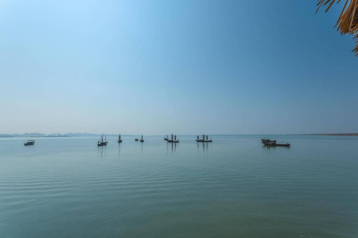 鄱阳湖的面积比青海湖大吗