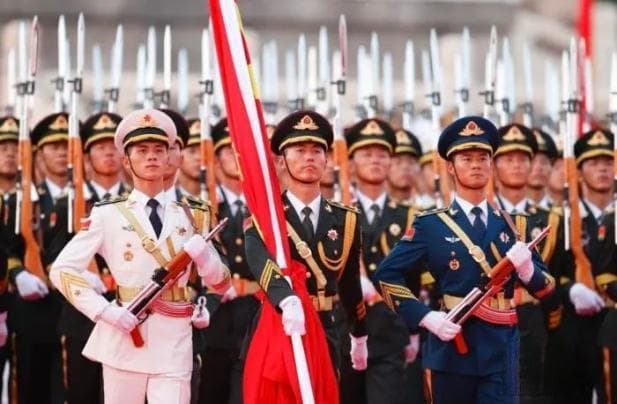 致敬中国军人！
