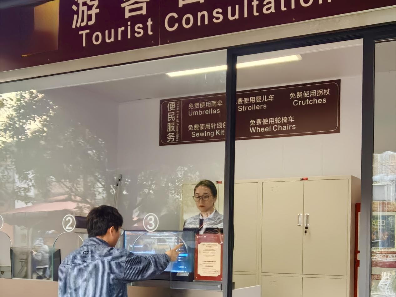 AI智能翻译屏入驻武侯祠景区 智慧旅游再添新助力