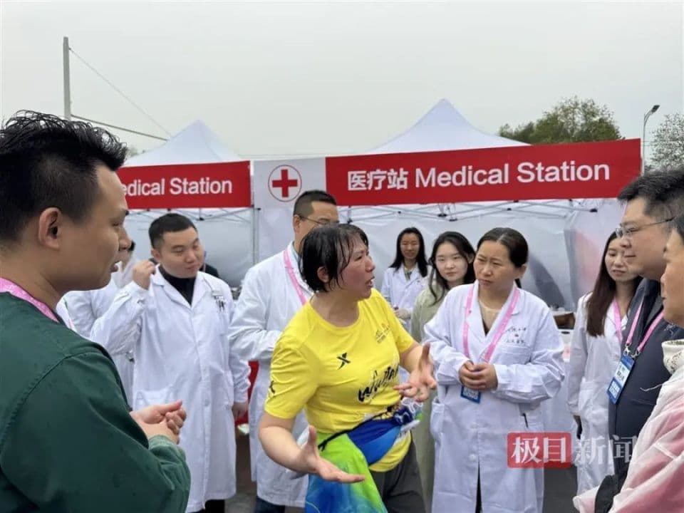 生死时速！马拉松赛道男子心跳骤停，身旁医生跑者紧急施救抢回心跳