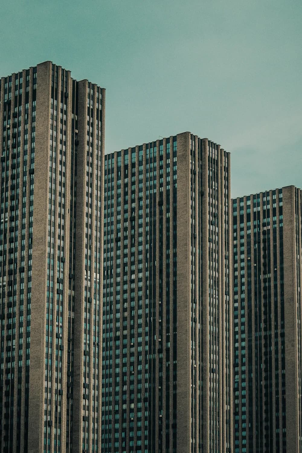辽阳楼市低迷拖累地方经济，政策利好有望提振市场信心