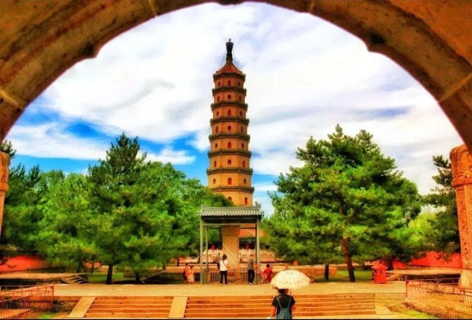 避暑山庄匾额上的“避”字多一横，是康熙写错了？还是我们看错了