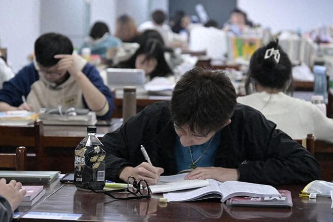 高一高二双休政策：教育理想与现实的碰撞