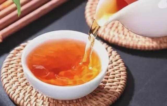茶叶的大众品鉴法：一观二闻三品