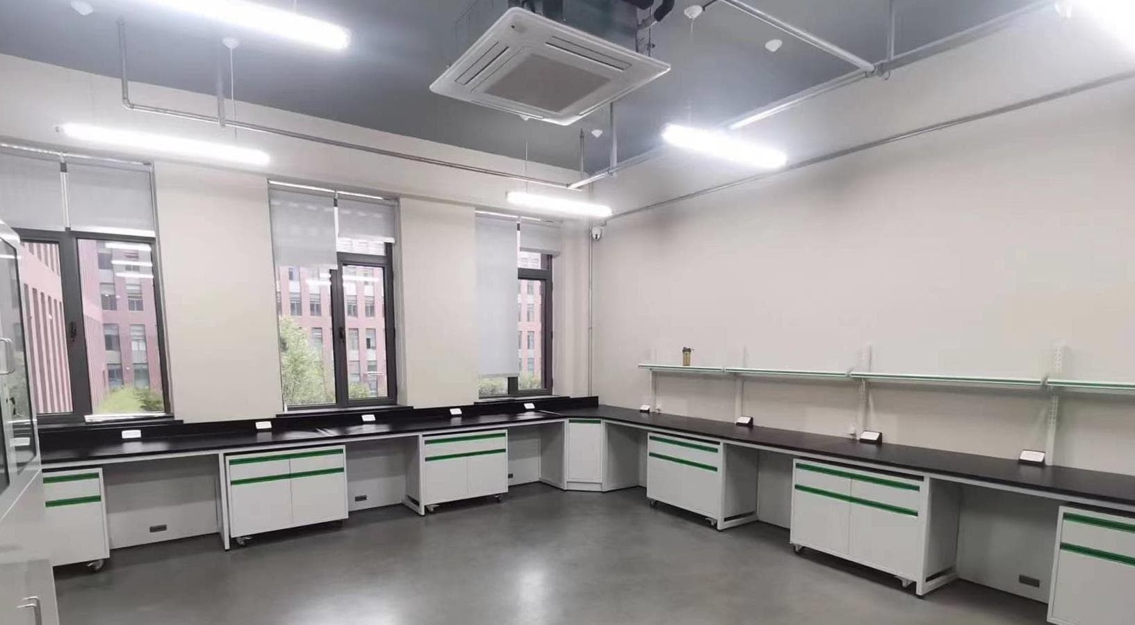 不懂就问，200平的化学实验室该怎么装修