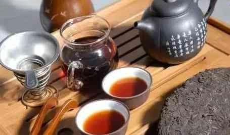 普洱茶与白茶：喝这两种茶的好处及注意事项