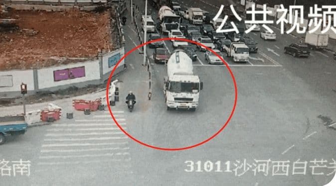 深圳交警出重拳整治货车右转不停让：首违警告，二次违法直接处罚