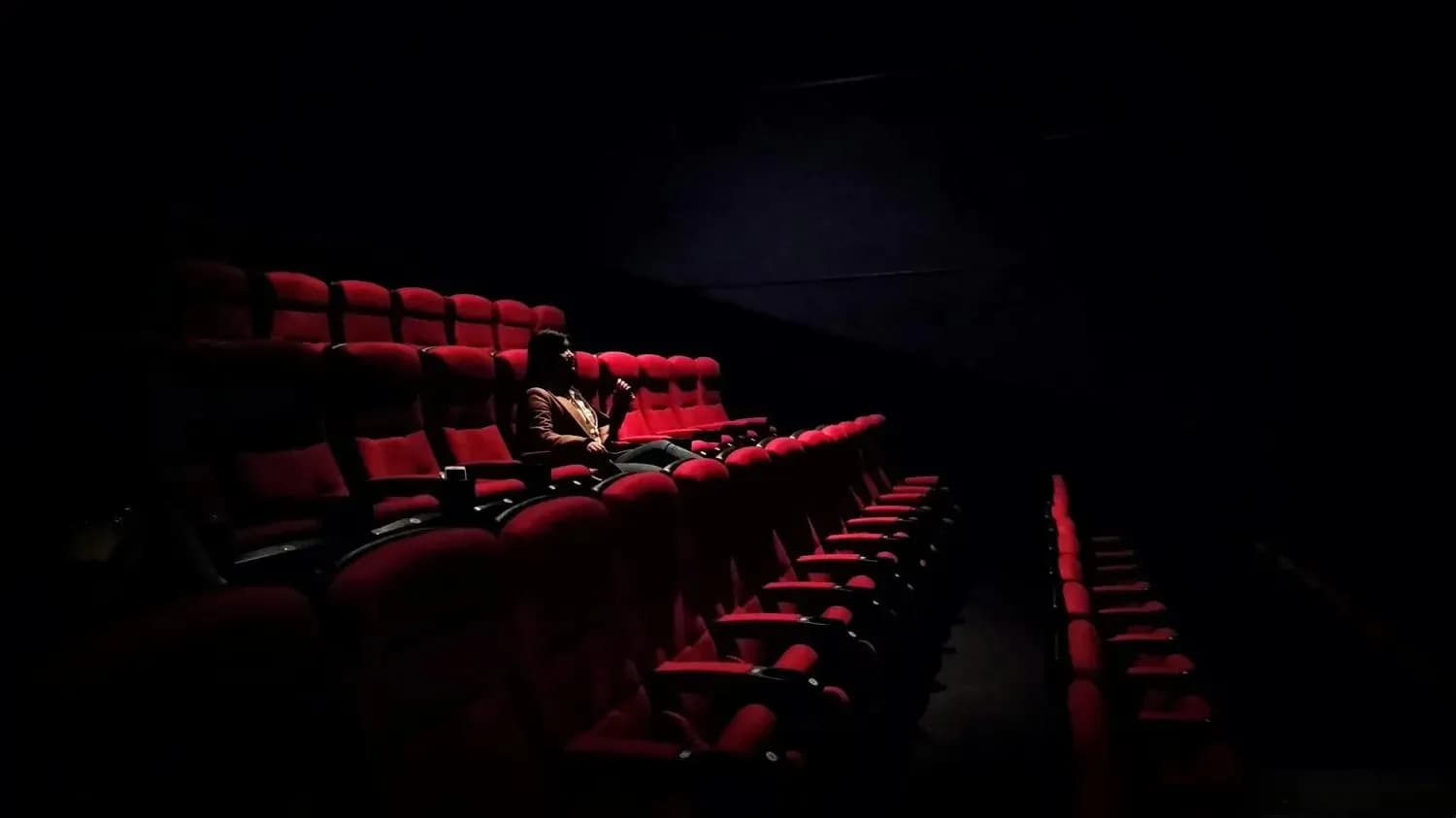 春节宅家看《蛟龙行动》，用当贝F7 Pro体验沉浸式观影！