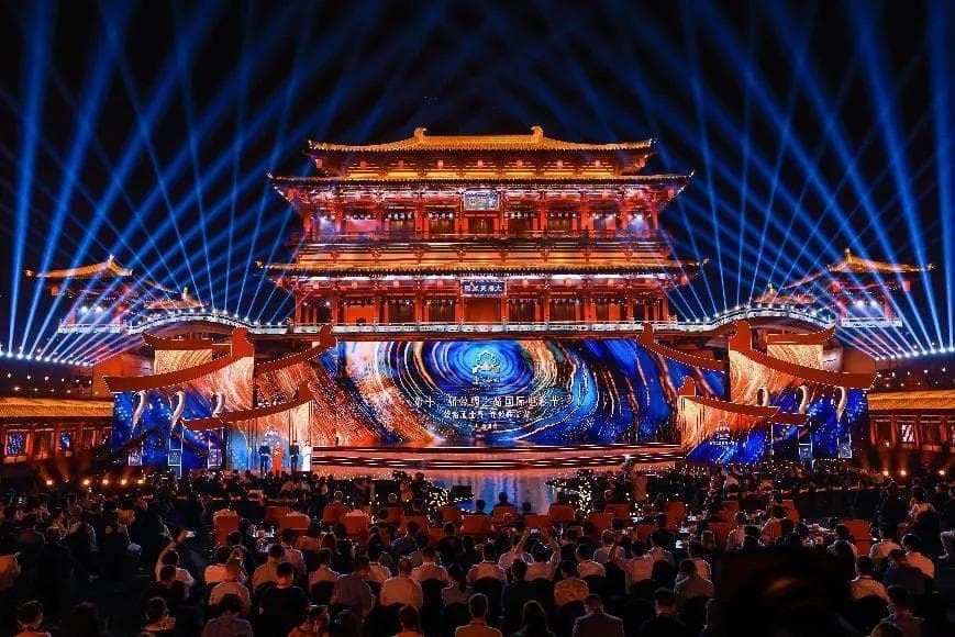 第十一届丝绸之路国际电影节闭幕 张艺谋获“电影艺术终身成就奖”