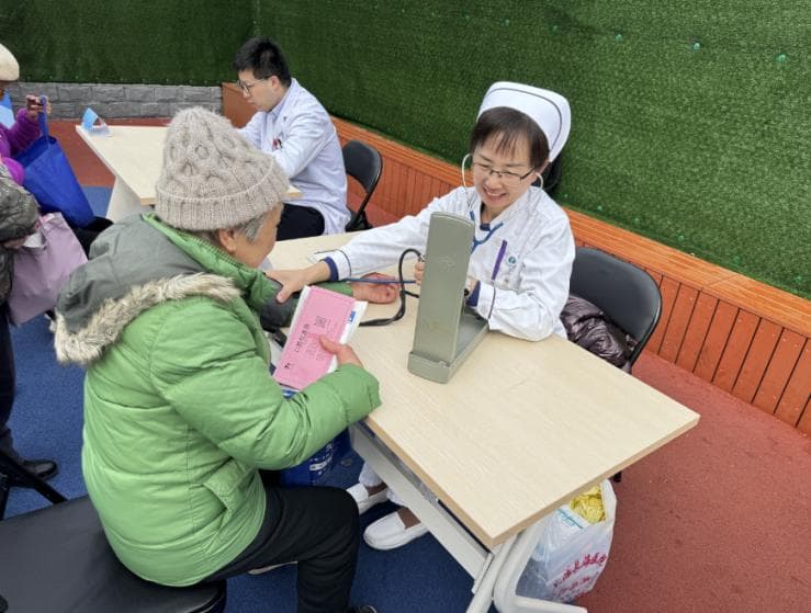 这场便民市集，青年与社区“双向奔赴”