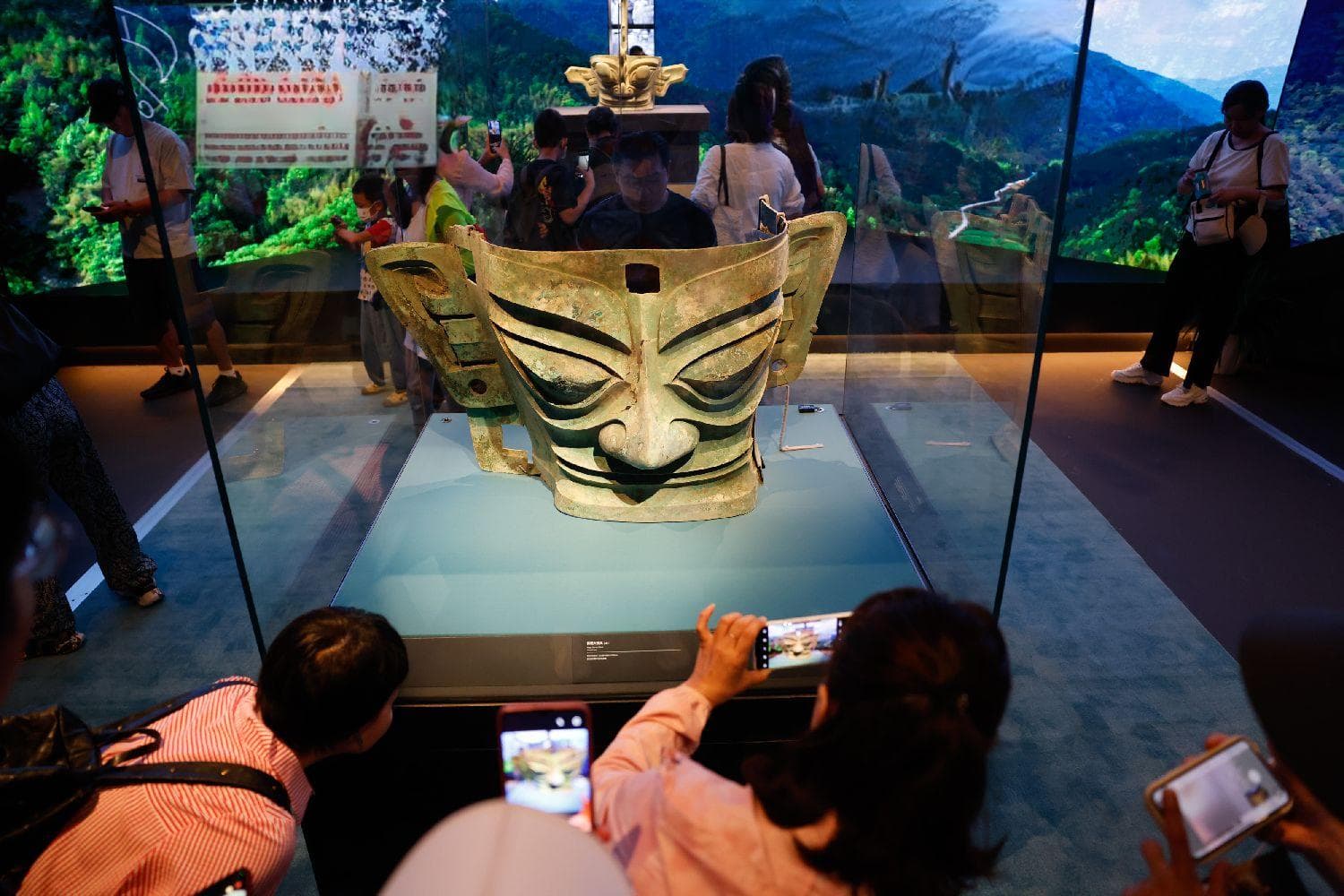 “三星堆与金沙”在京展出 古蜀文明讲述“何以中国”