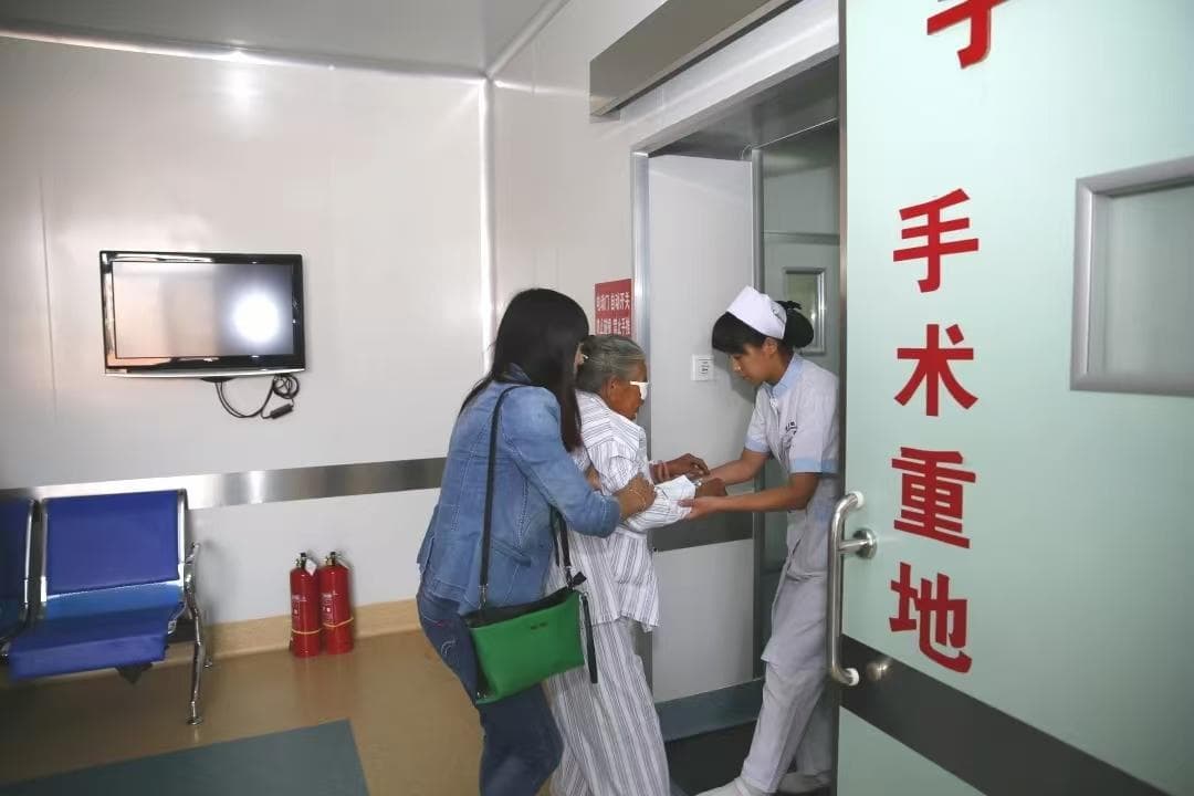 赤峰“光明行”：5000名白内障老人重获光明