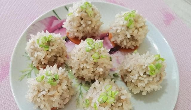 珍珠丸子的家常做法：口感鲜美，外表诱人的传统名菜
