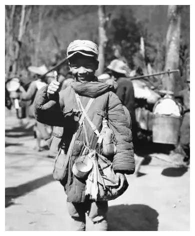 年仅九岁娃娃兵的故事，根据松山战役遗址，娃娃兵方正改编