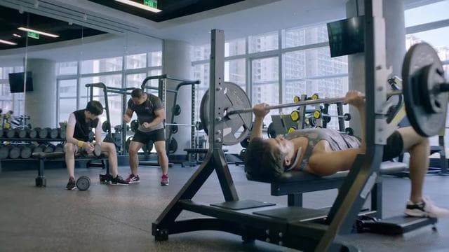 什么是力量训练？担心自己变成“肌肉女”？撸铁撸到腿抽筋？