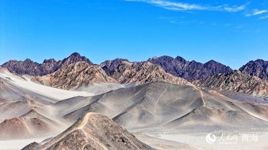 黑独山——西北荒漠中的水墨丹青