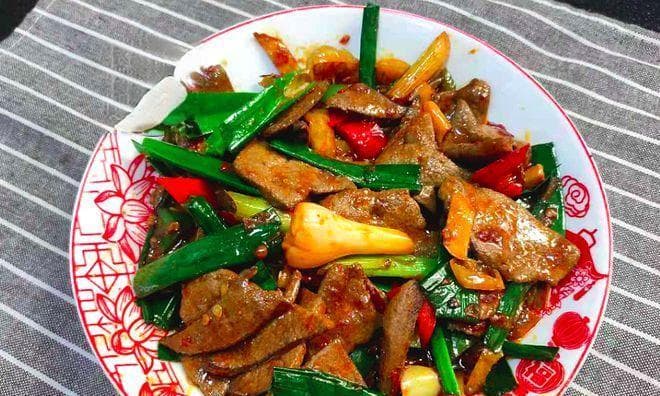 健康美味，营养搭配——蒜苔炒猪肝