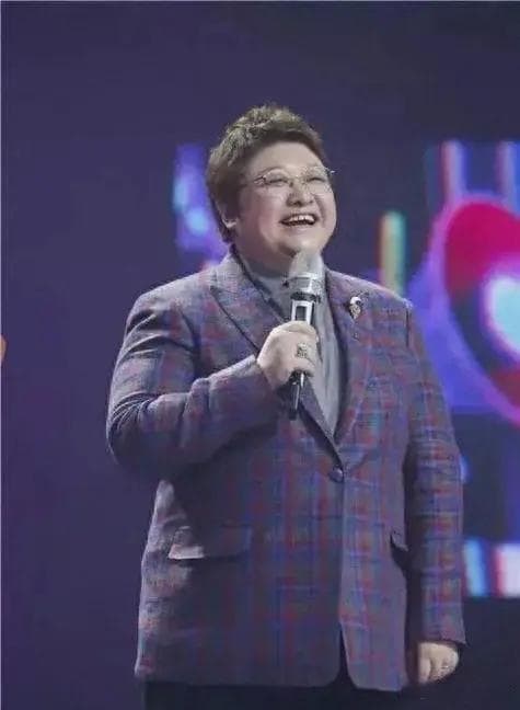 娱乐圈明星公益：爱心的传递与责任的担当
