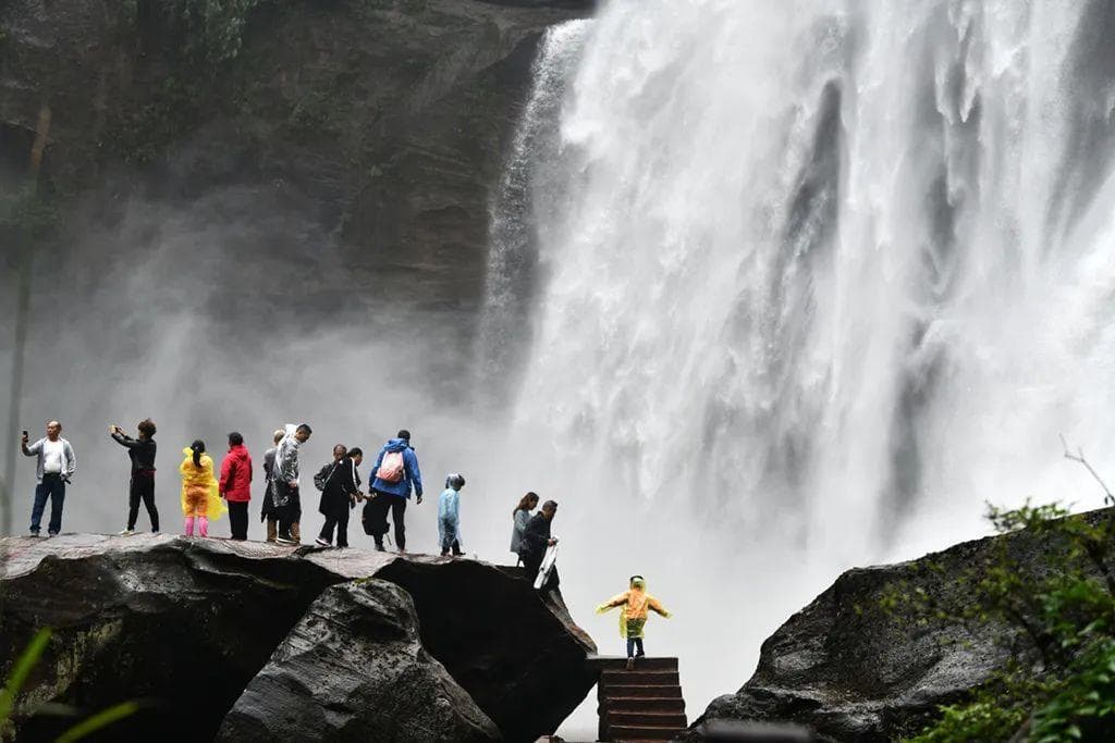 年轻人为何爱上了“听劝式旅行”？