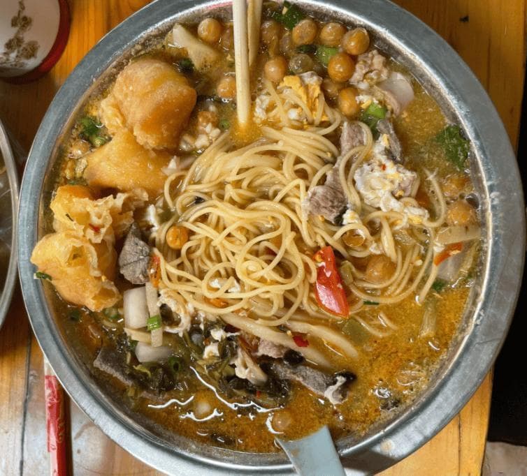 广西六大小吃特色美食：从老友面到螺蛳粉，每一道都凝聚着广西的味道