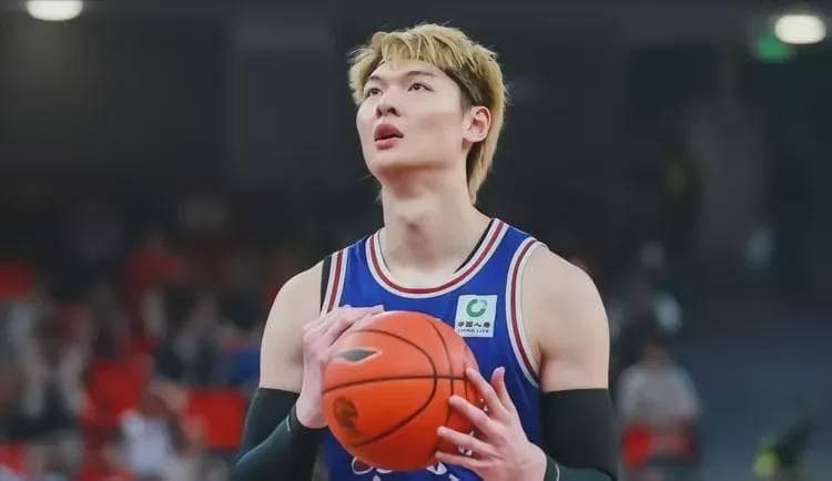 王哲林和王治郅打CBA谁更厉害？看完两人数据对比之后就明白了！