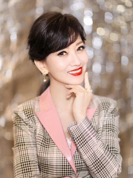 赵雅芝因《新白娘子传奇》再登热搜：从空姐到白娘子的传奇人生