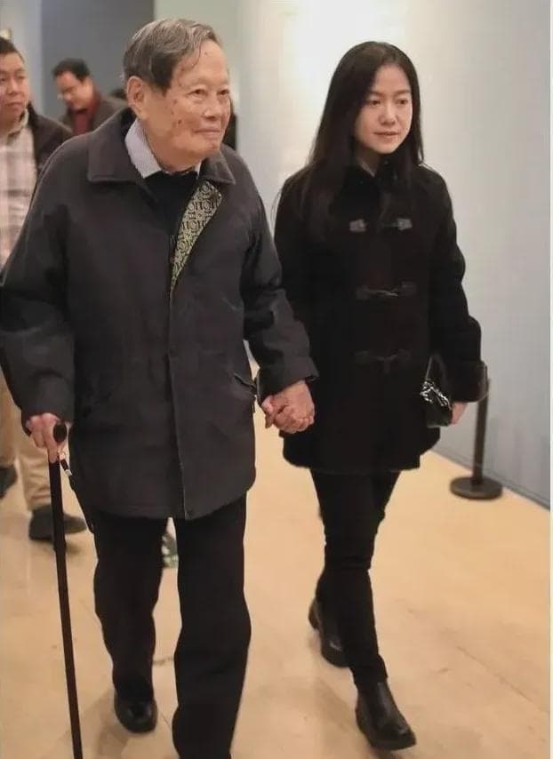 54岁年龄差，20年相守！103岁杨振宁发声：我和翁帆是罗曼史！