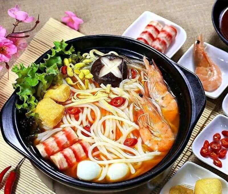 中国公认最好吃的10道昆明菜！1.过桥米线——代表地：昆明
