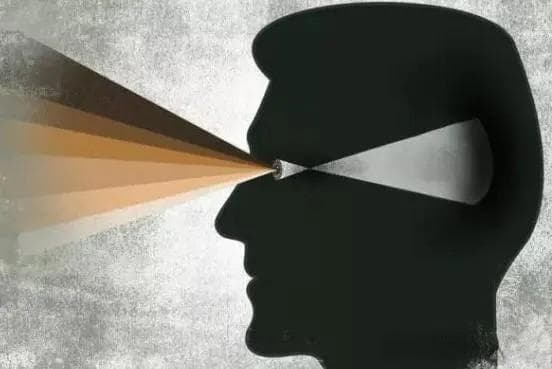 批判性思维：告诉我们信什么？做什么？