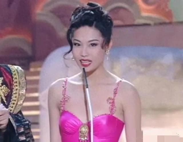 TVB前花旦陈妙瑛近照曝光：52岁状态惊艳，豪宅奢华，一生充满传奇
