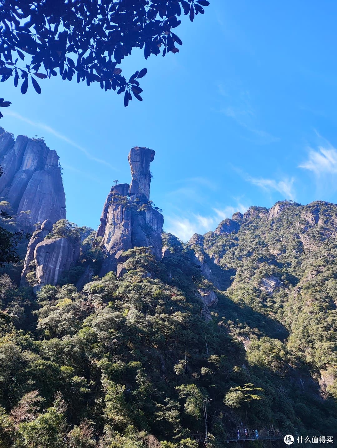 揽胜遍五岳，绝景在三清